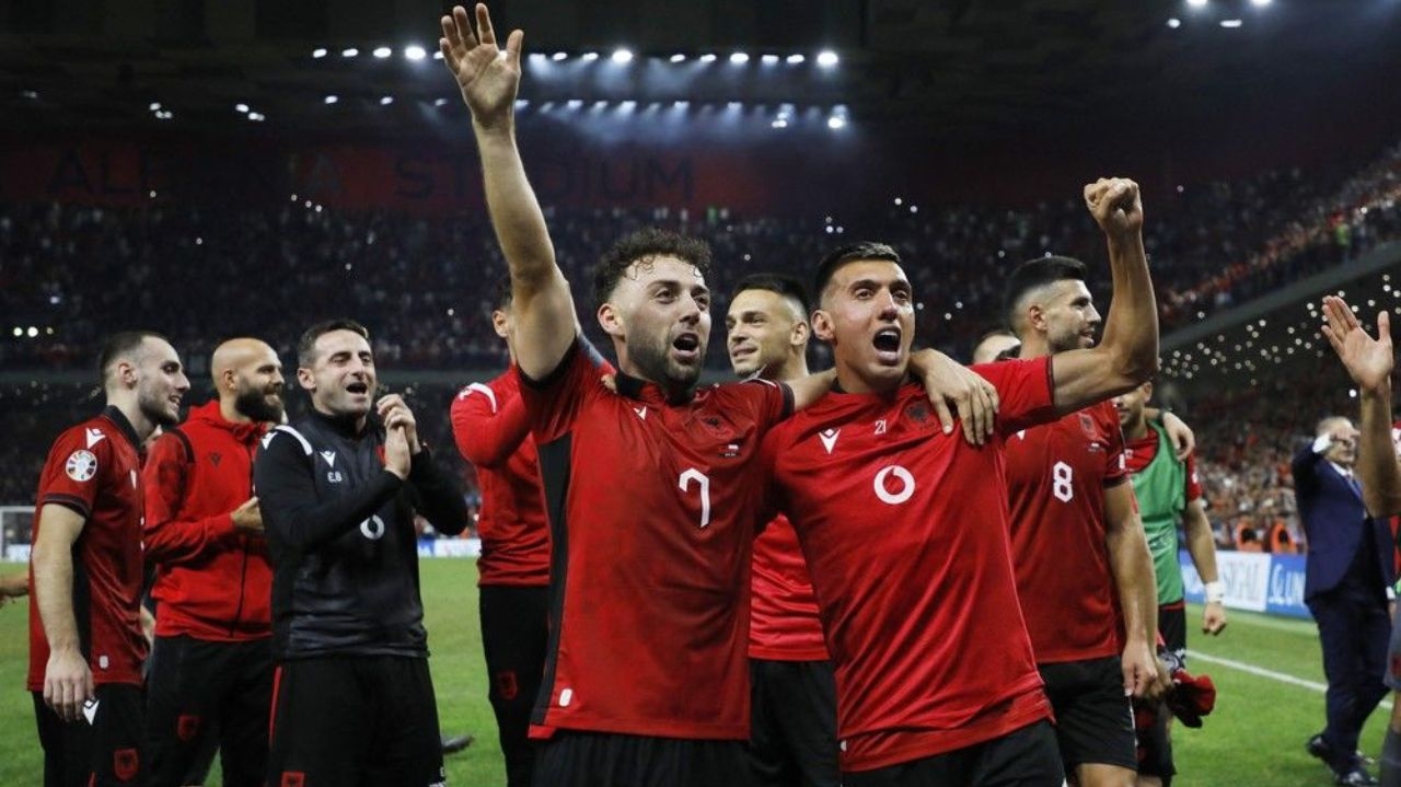 Albânia ganha da Polônia e se torna a líder do Grupo E das Eliminatórias da Eurocopa Lorena Bueri