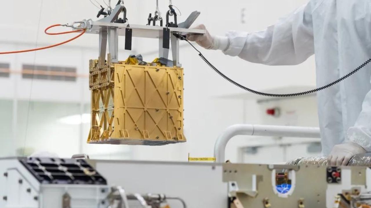 Aparelho do tamanho de forno micro-ondas tem sucesso na produção de oxigênio em Marte Lorena Bueri