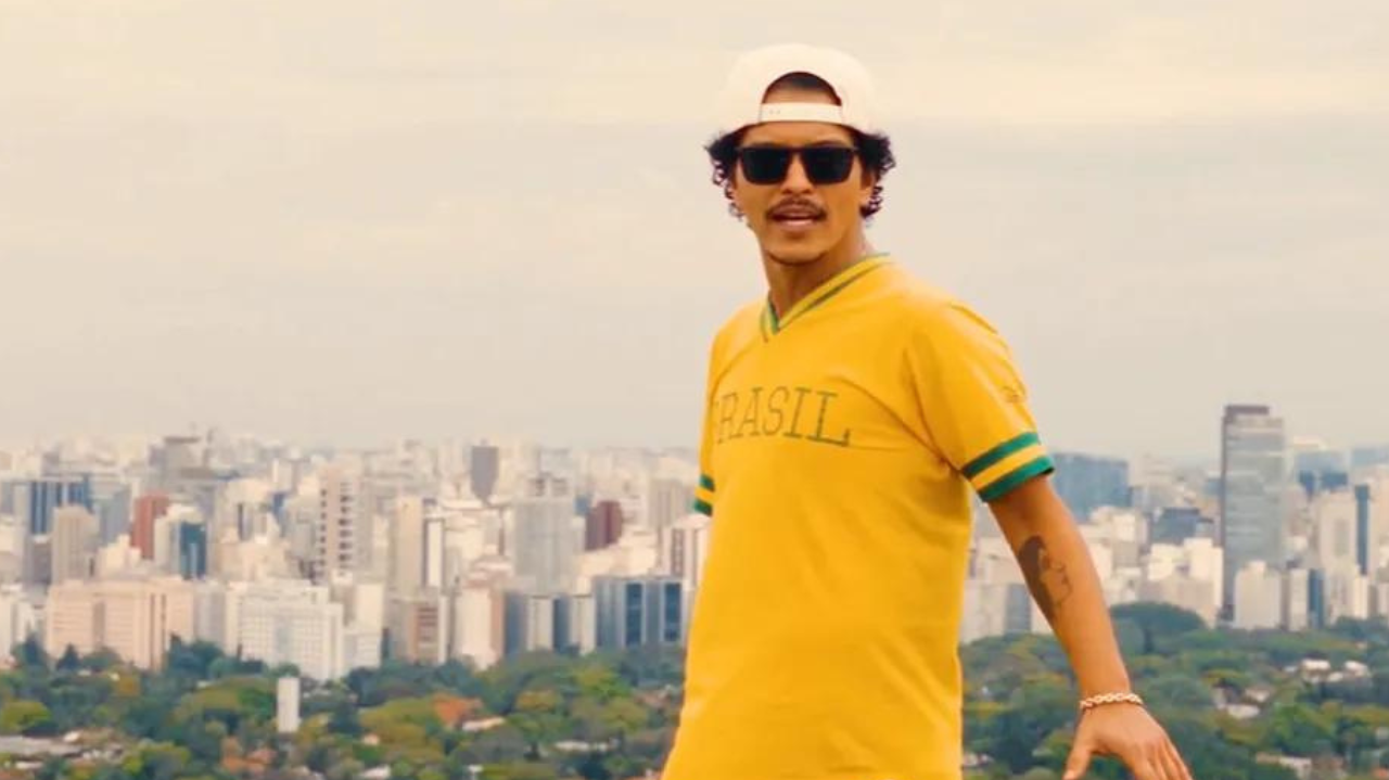 Bruno Mars se despede do Brasil com vídeo 'brasileiro'  Lorena Bueri