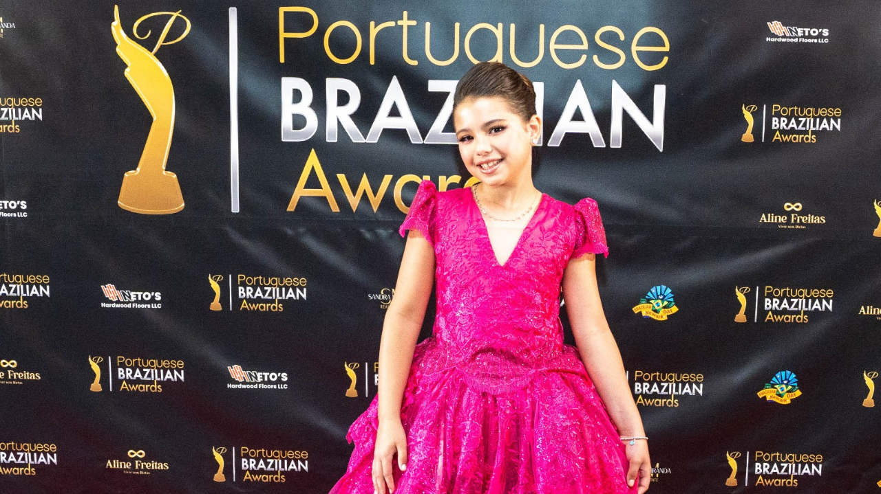Sophia Eldo faz sucesso em Nova Iorque no recebimento do prêmio Portuguese Brazilian Awards 2023  Lorena Bueri