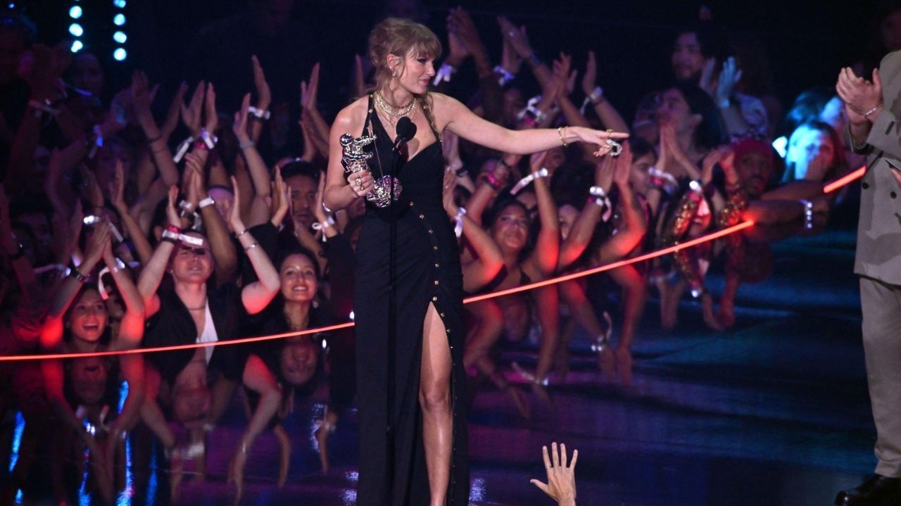 VMA 2023: Taylor Swift vence categoria de “Música do Ano” com “Anti-Hero” Lorena Bueri