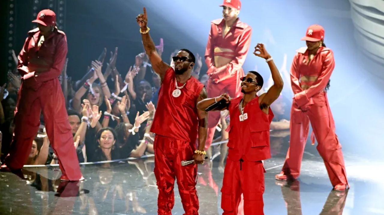 VMA 2023: Diddy Sean Combs recebe prêmio 'Global Icon' e faz apresentação emocionante Lorena Bueri