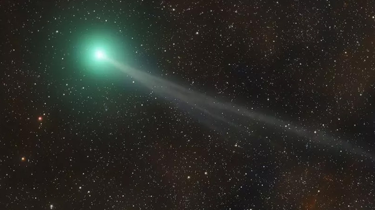 Cometa visto pela primeira vez em 400 anos passa pela Terra Lorena Bueri