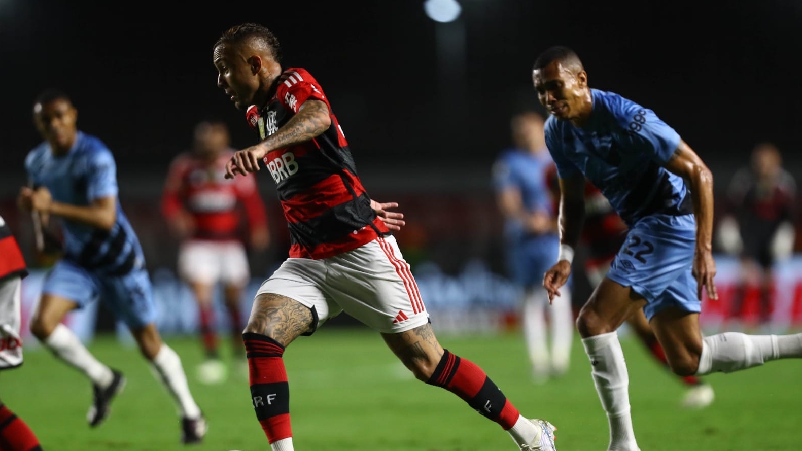 Athletico atropela e aumenta a crise no Flamengo para a Copa do Brasil Lorena Bueri