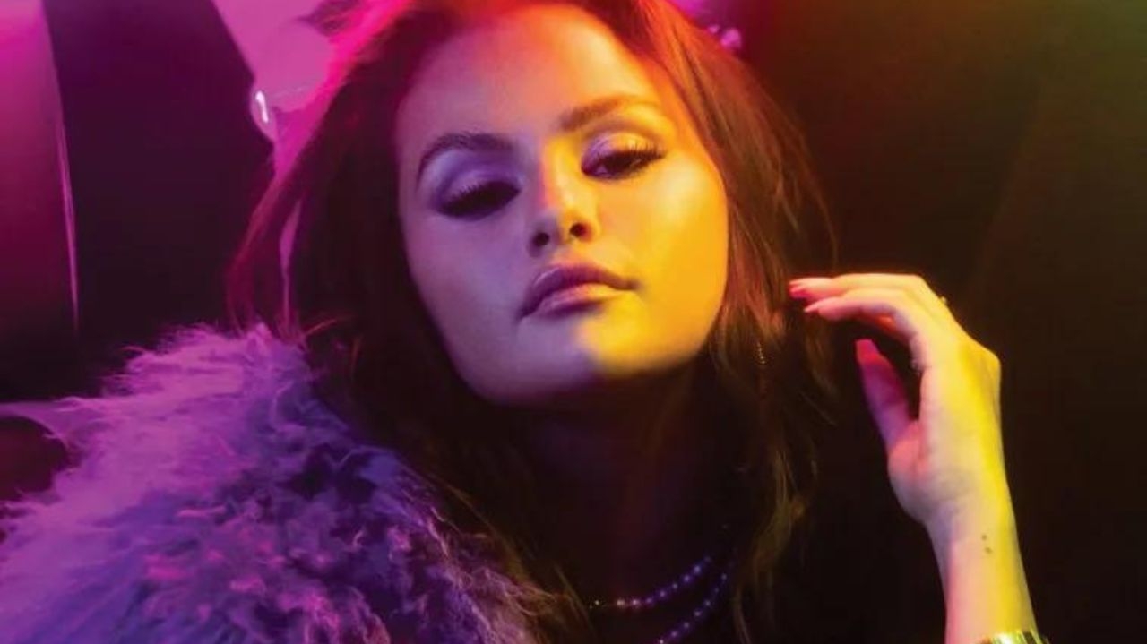 'Single Soon', música de Selena Gomez, some de plataforma e deixa fãs curiosos Lorena Bueri