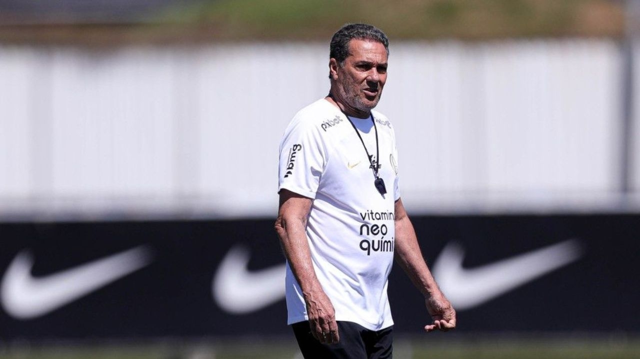 Corinthians volta a treinar posicionamento de olho no Grêmio Lorena Bueri