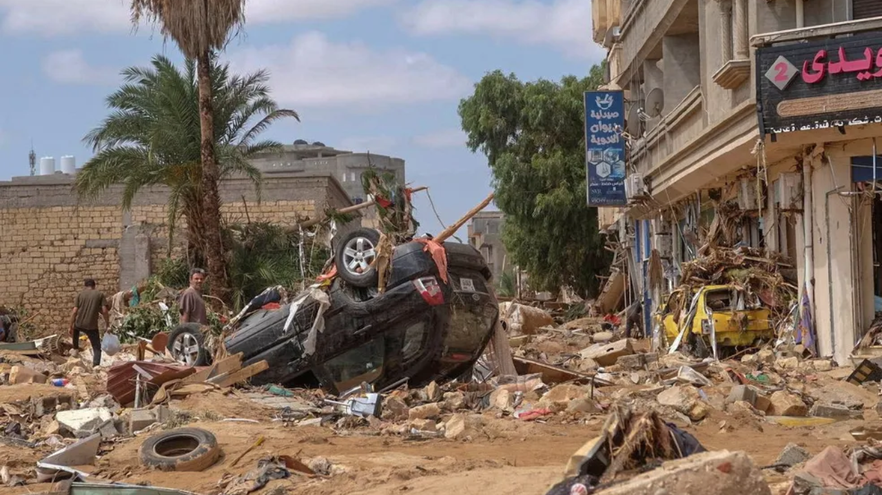 Das represas rompidas à instabilidade política: Compreenda a tragédia das inundações na Líbia Lorena Bueri