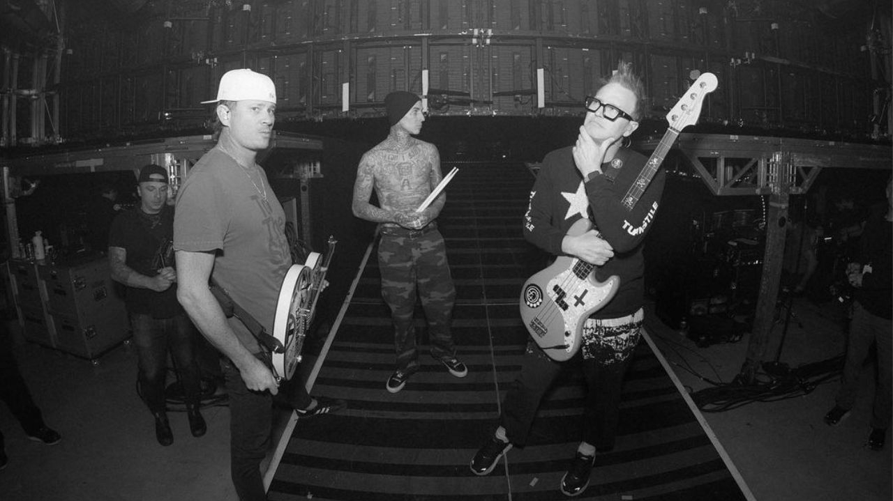 Blink-182 anuncia novo álbum após 12 anos Lorena Bueri