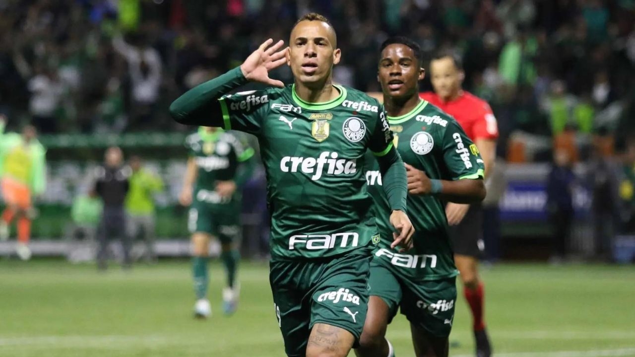 Após gesto ofensivo na vitória contra o Goiás, Breno Lopes pede desculpas à torcida do Palmeiras Lorena Bueri