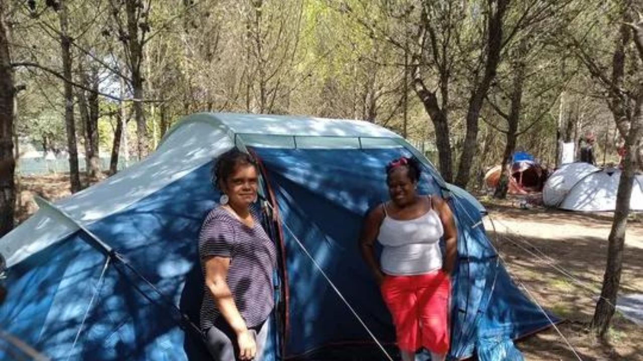 Brasileiras enfrentam desafios em Portugal ao morar em barracas por falta de recursos para pagar aluguel Lorena Bueri