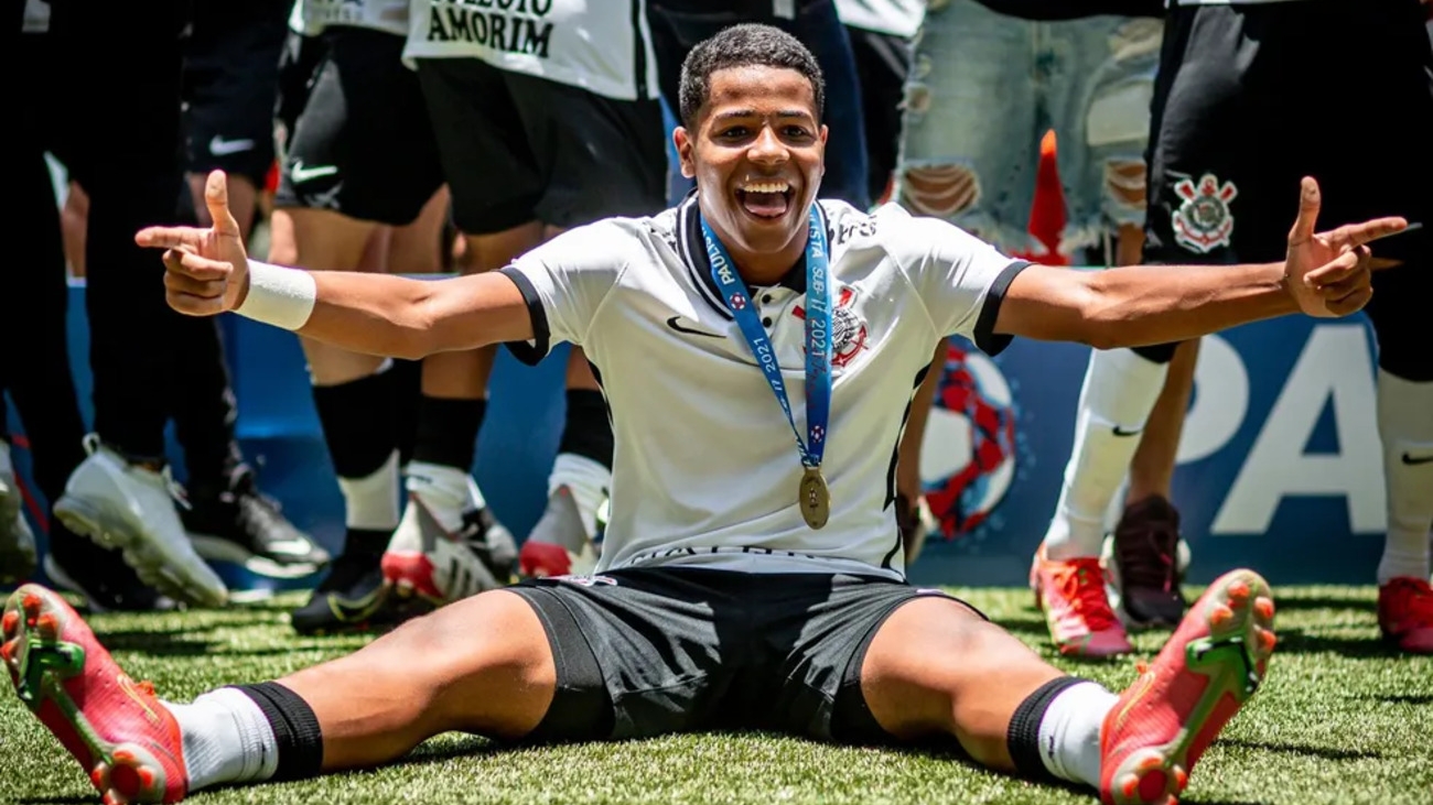 Wesley Teixeira: de quase dispensado à joia com mais dribles na equipe  principal do Corinthians
