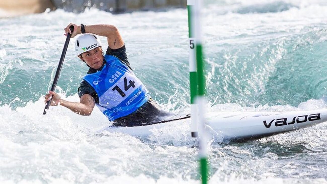 Ana Sátila garante vaga olímpica no Mundial e avança à final de canoagem slalom  Lorena Bueri