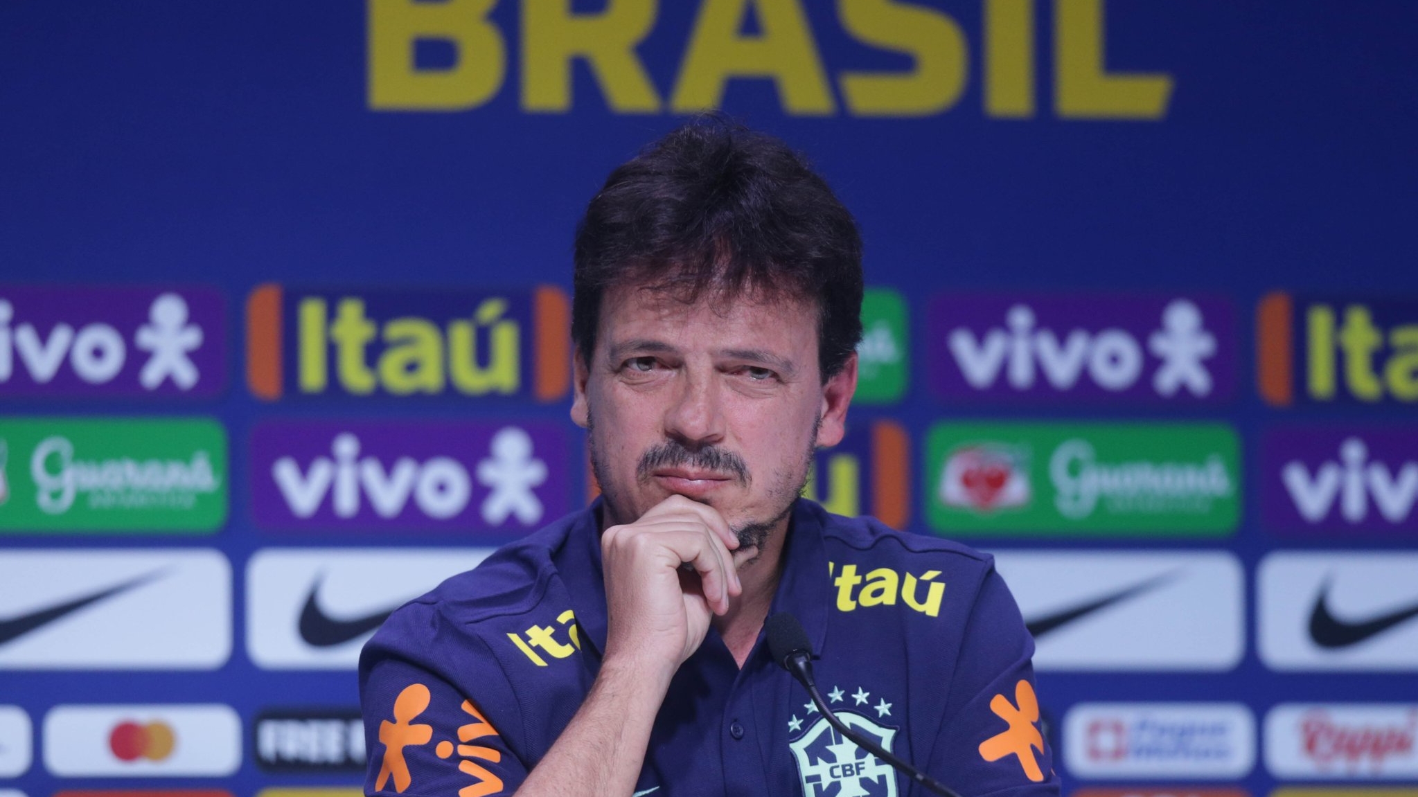 Fernando Diniz divulga sua segunda convocação pela Seleção Brasileira Lorena Bueri