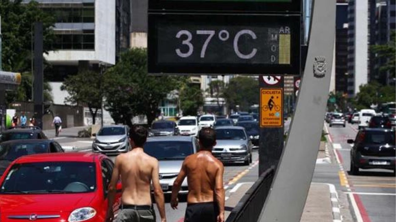 Termômetros marcam 34,7ºC em São Paulo, a maior temperatura do ano na capital Lorena Bueri