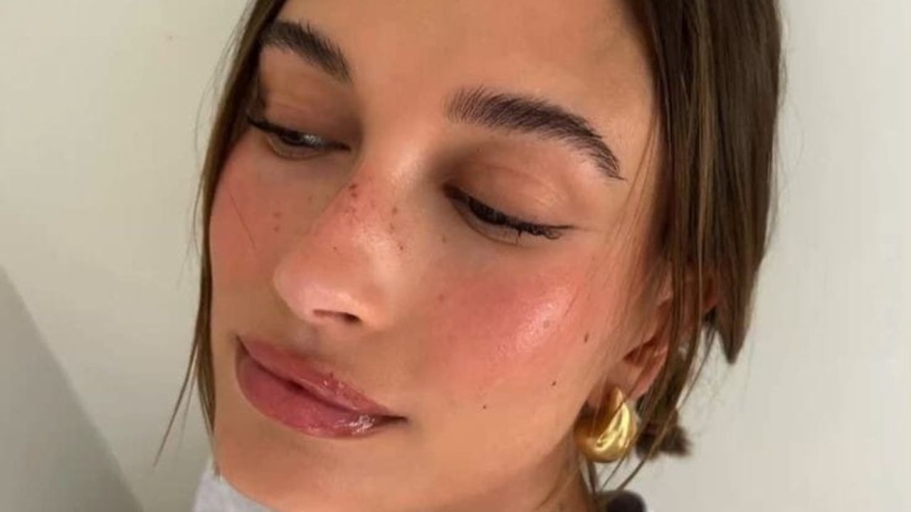 Strawberry makeup: itens de maquiagem para reproduzir a tendência do momento Lorena Bueri