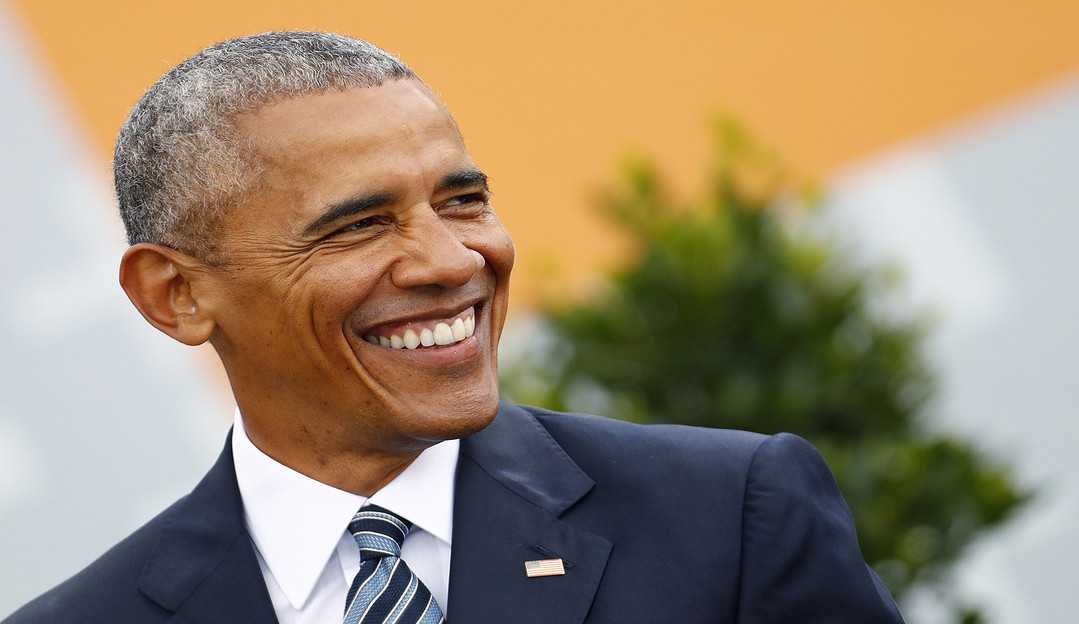 Barack Obama afirma ser alvo de piadas das filhas.