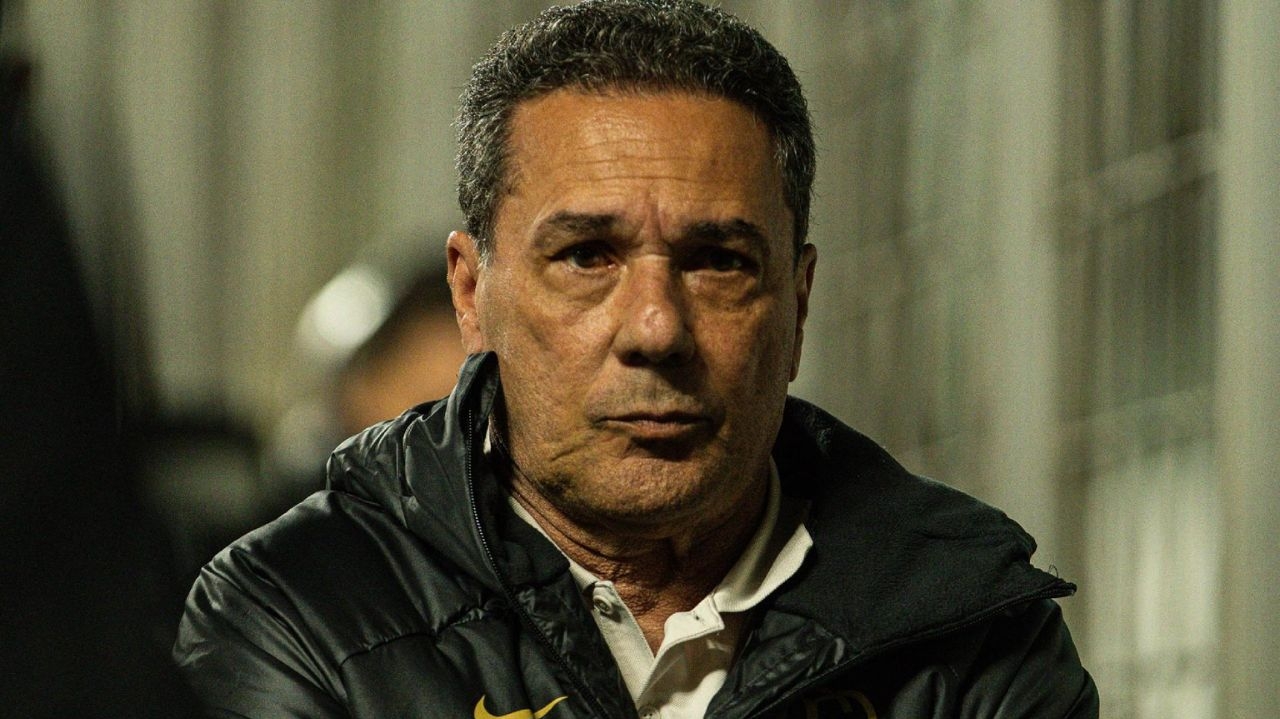 Corinthians anuncia a demissão de Vanderlei Luxemburgo e comissão técnica Lorena Bueri