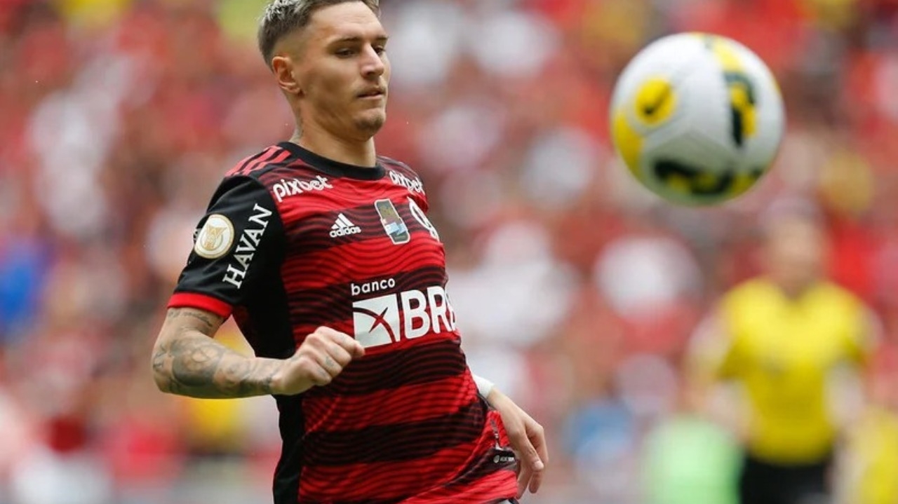 Varela curte publicação do Flamengo que comunica a demissão de Jorge Sampaoli Lorena Bueri