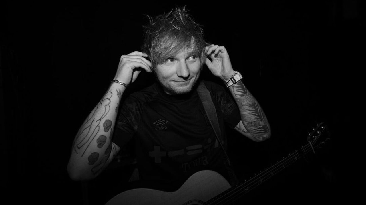 Ed Sheeran celebra novo álbum bebendo com fãs em Nova York Lorena Bueri