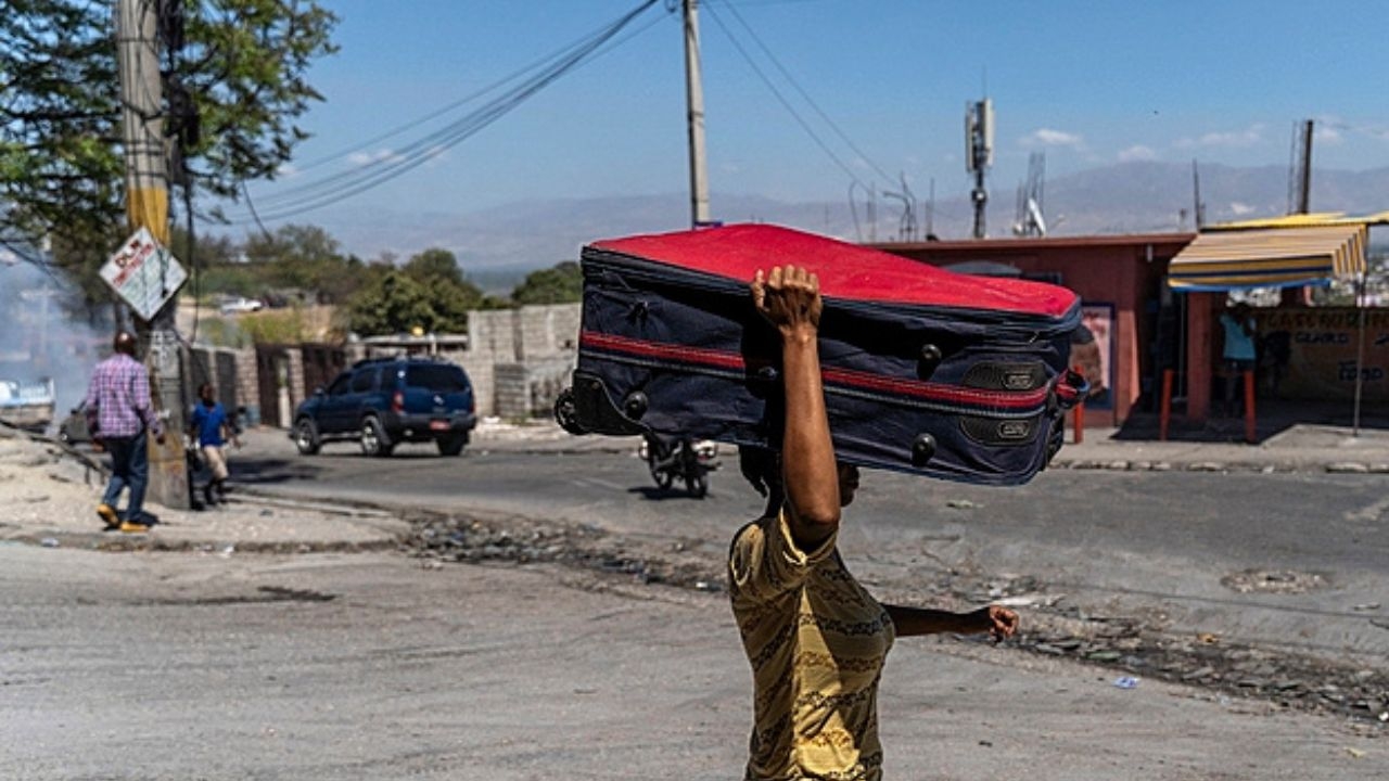 Gangues no Haiti matam milhares de pessoas por ano Lorena Bueri