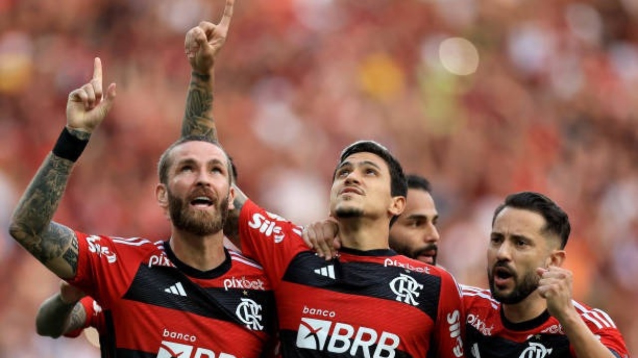 Jogando no Maracanã, Flamengo vence o Bahia Lorena Bueri