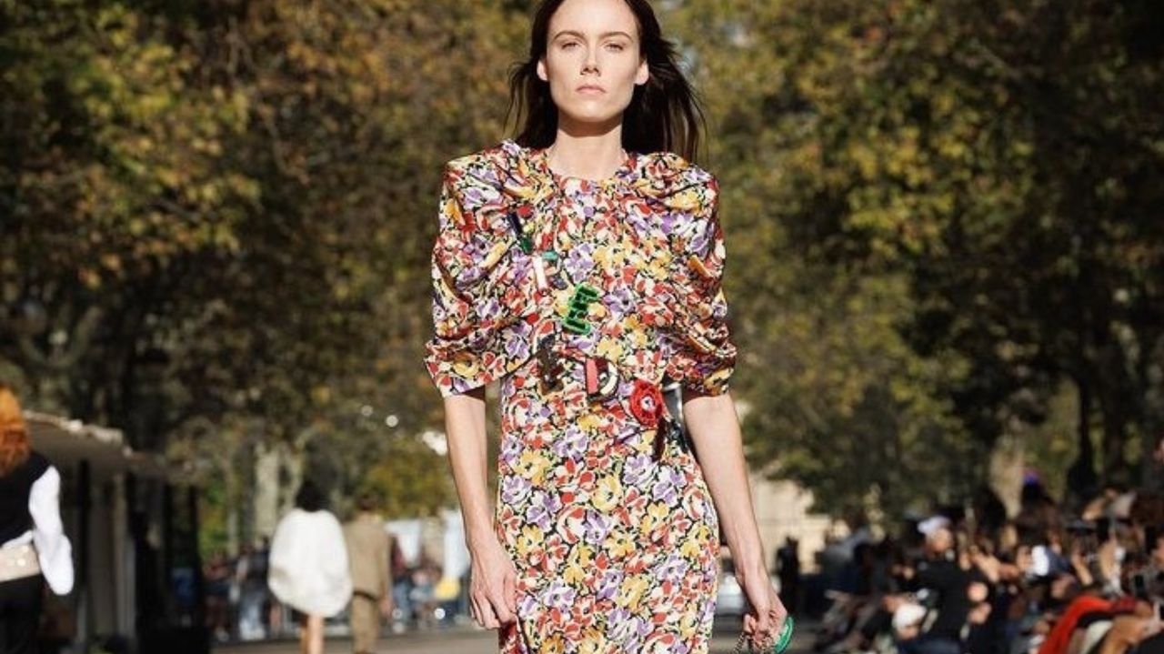 Veja o desfile sustentável feito por Stella McCartney na Semana de Moda da França Lorena Bueri