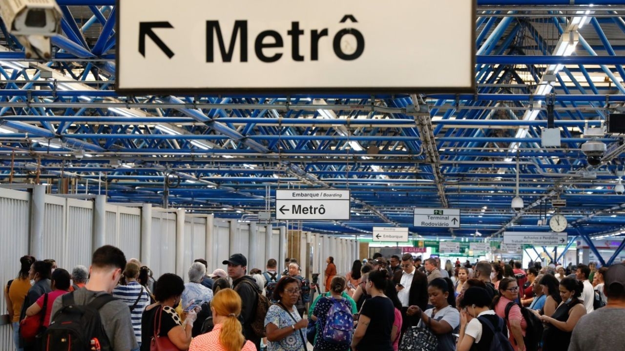 Serviços dos metrôs em São Paulo não têm perspectiva para voltarem a funcionar Lorena Bueri