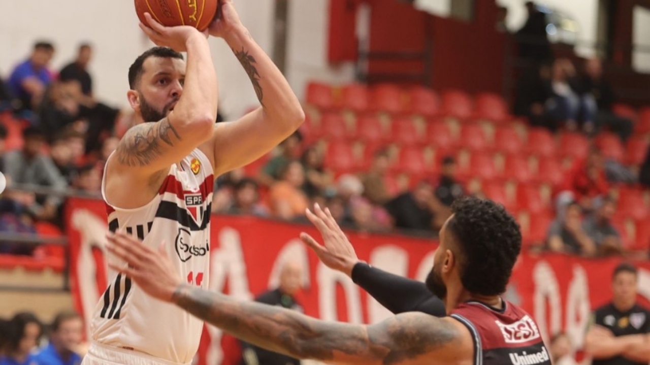 No último jogo antes dos playoffs, Basquete Tricolor é derrotado pelo Franca  - SPFC