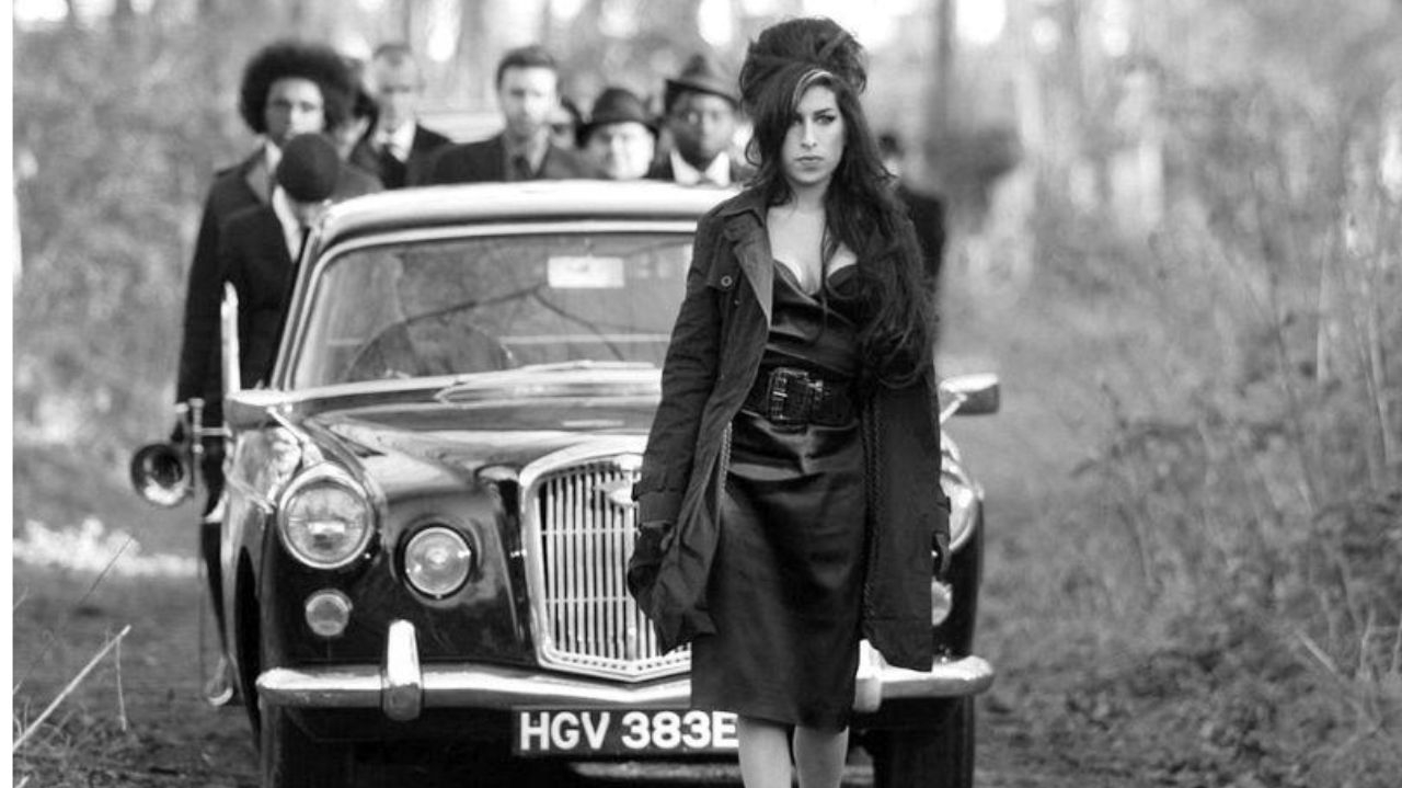 Amy Winehouse alcança 1 bilhão visualizações no Youtube com 'Back to Black' Lorena Bueri