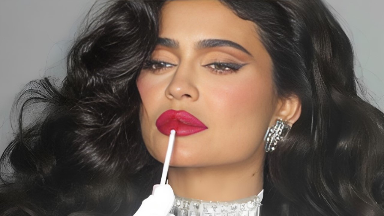 Batom da Kylie Cosmetics chega ao Brasil e impressiona consumidoras Lorena Bueri