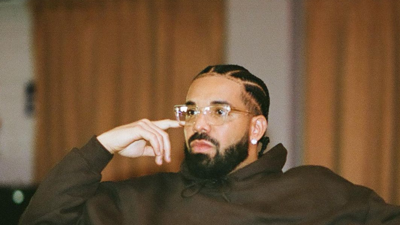 Drake lança álbum e anuncia pausa na carreira  Lorena Bueri