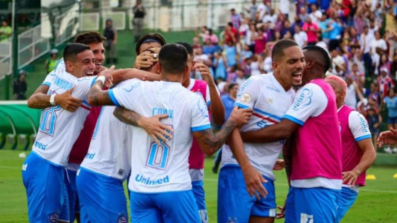 Com hat-trick de Everaldo, Bahia vence Goiás na Serrinha  Lorena Bueri