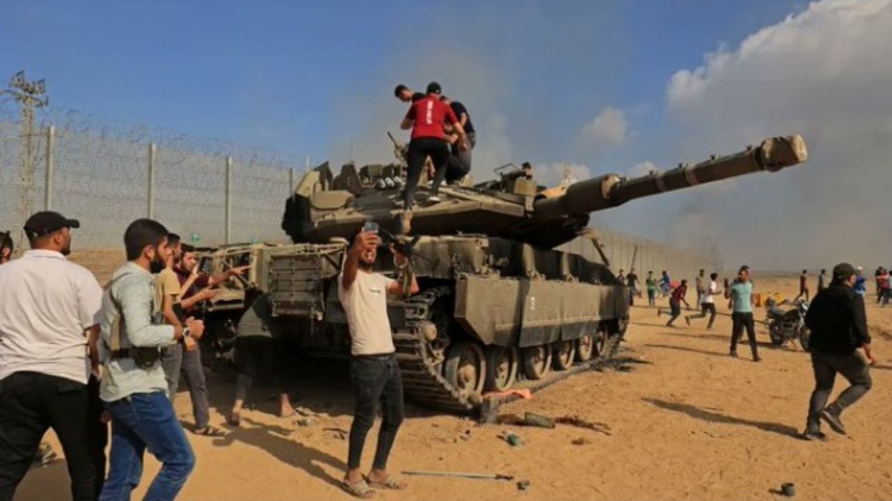 Após ataque do Hamas que deixou mais de 500 mortos, Israel declara guerra Lorena Bueri