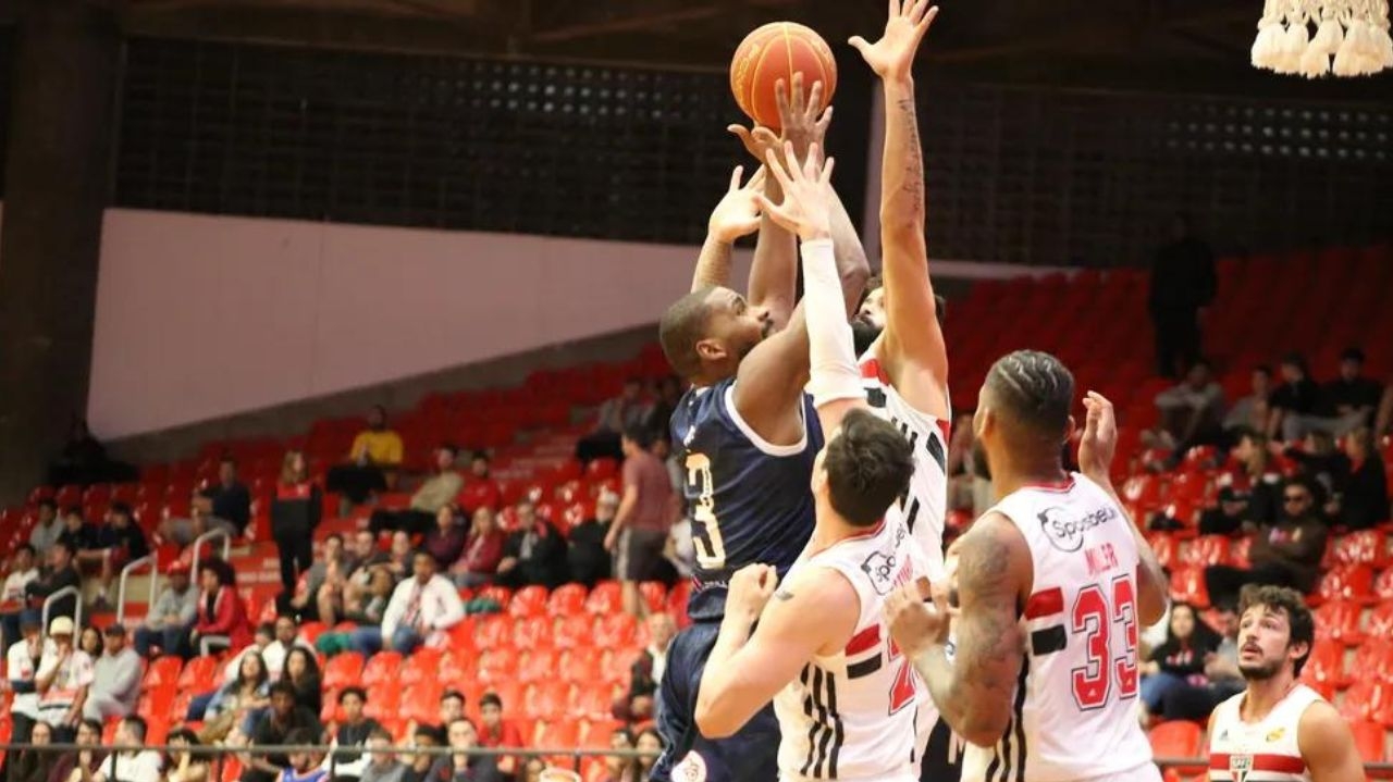  São Paulo supera Mogi e garante vaga na Final Four do Paulista Lorena Bueri