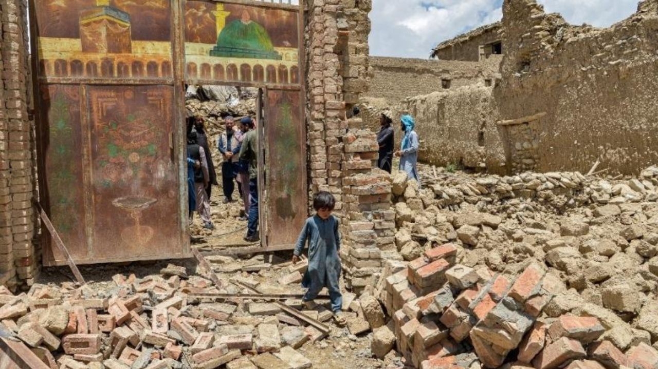 Novo terremoto atinge Afeganistão com magnitude de 6,3 Lorena Bueri