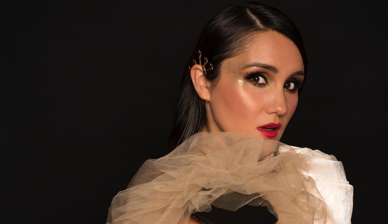 Entrevista: Dulce Maria fala sobre o lançamento do single “Amigos Con Derechos”, novo álbum e mais! Lorena Bueri