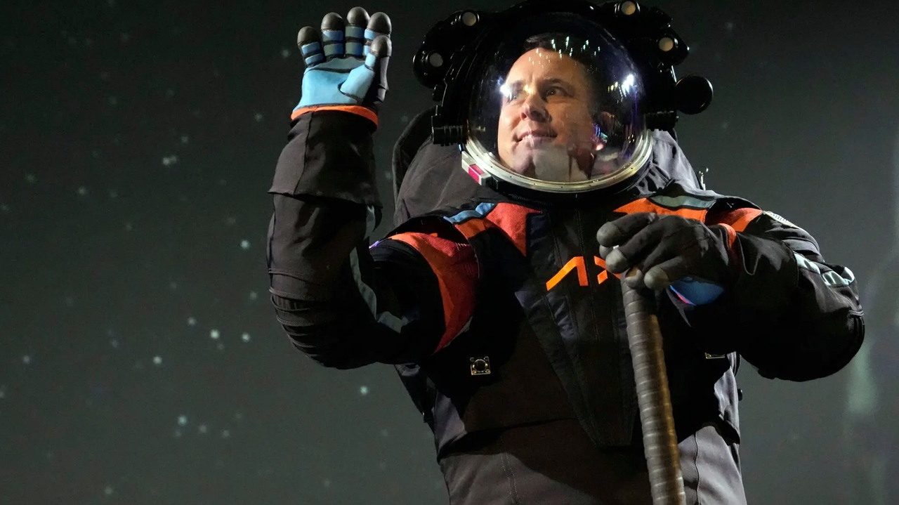 Axiom Space anuncia parceria com Prada para a criação de novo traje espacial Lorena Bueri