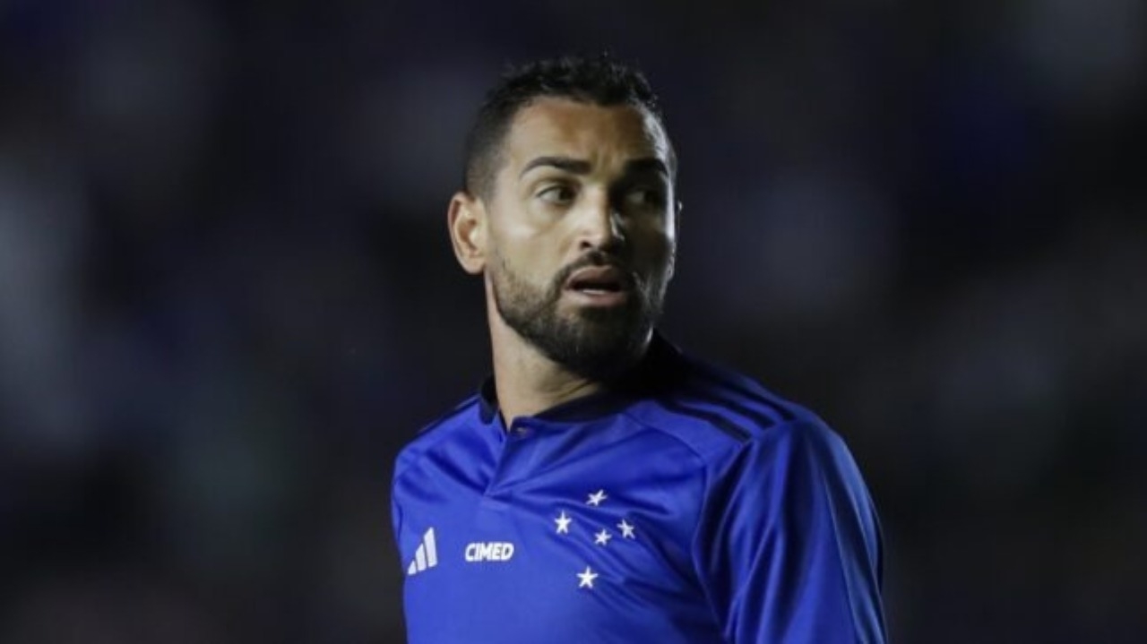Gilberto, atacante do Cruzeiro, é afastado pelo clube  Lorena Bueri