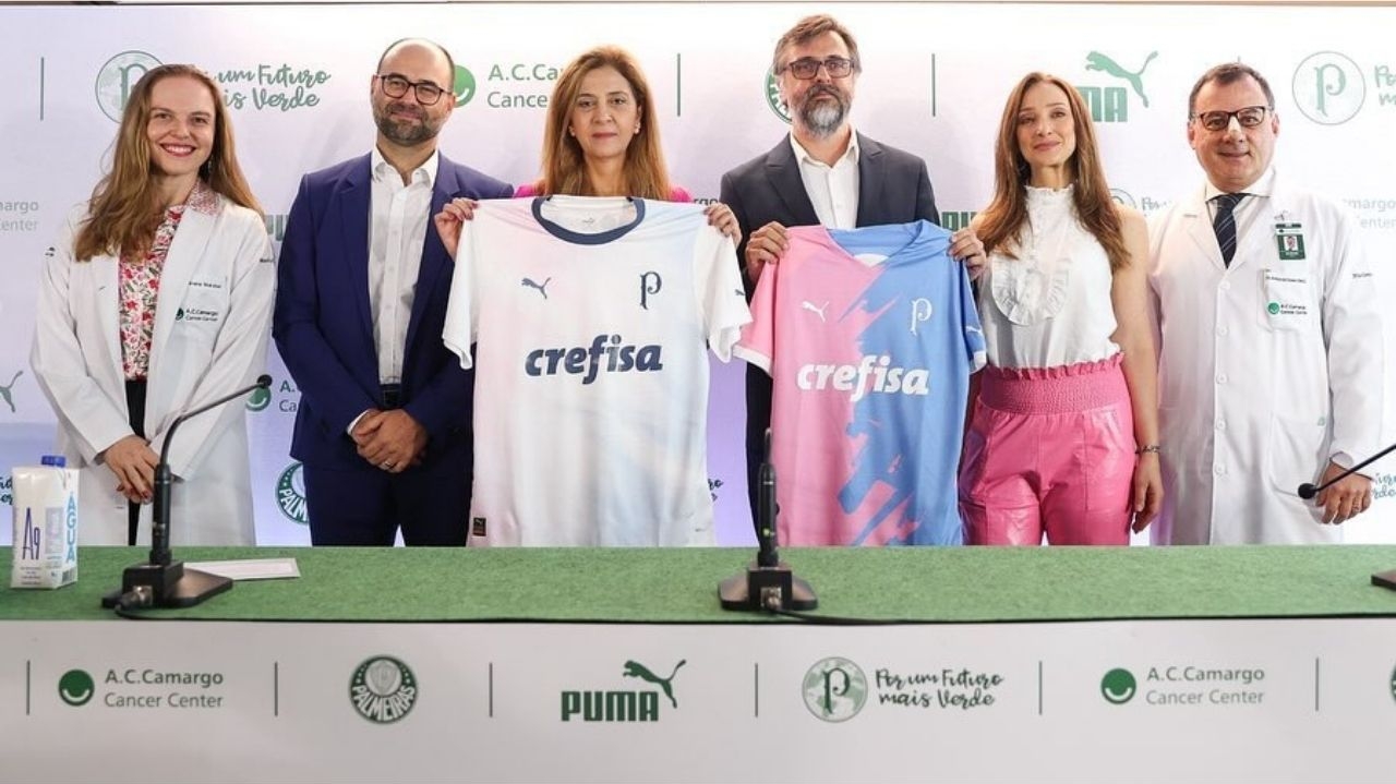 Palmeiras apresenta novos uniformes contra o câncer de mama e de próstata Lorena Bueri