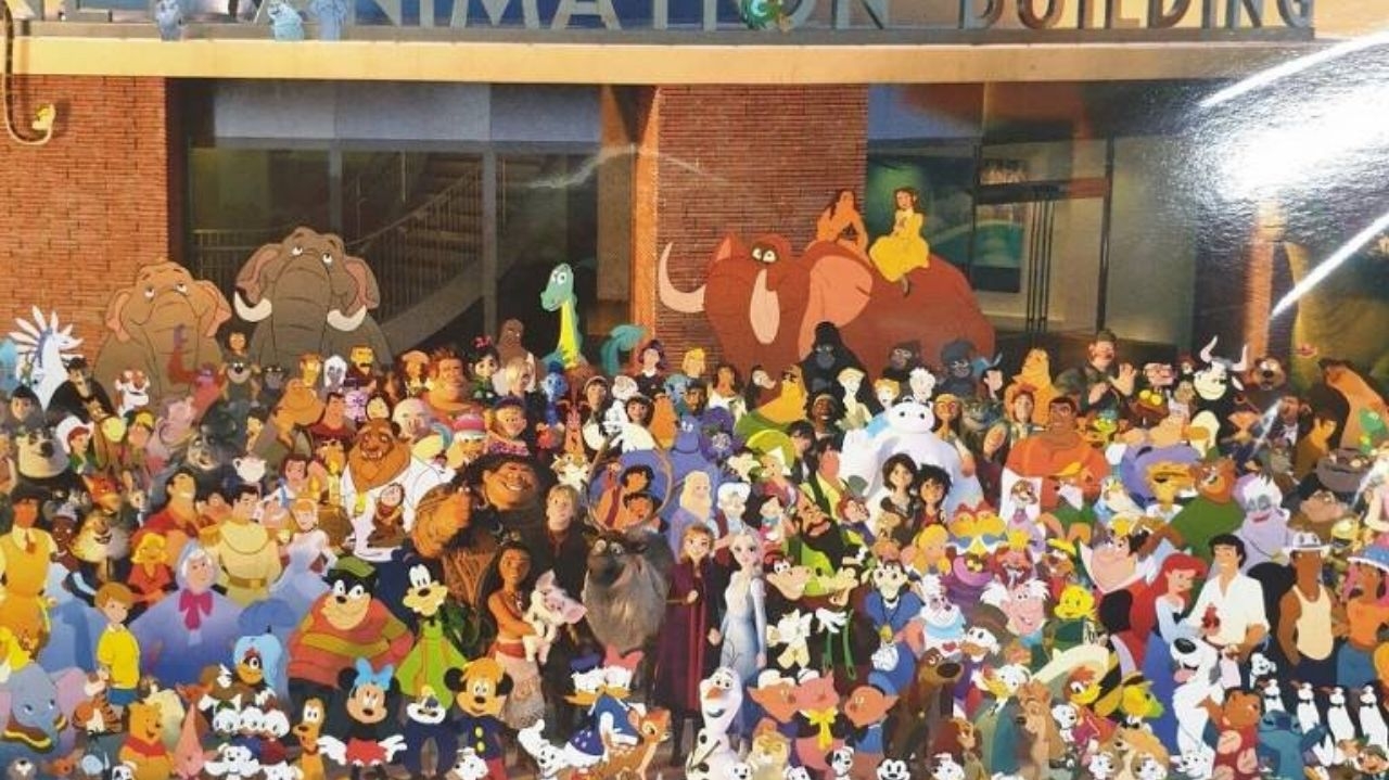 Disney completa cem anos e para celebrar reúne personagens em “Era uma Vez um Estúdio” Lorena Bueri