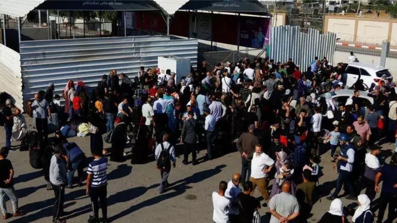 Brasileiros aguardam permissão para deixar Gaza pela passagem de Rafah Lorena Bueri