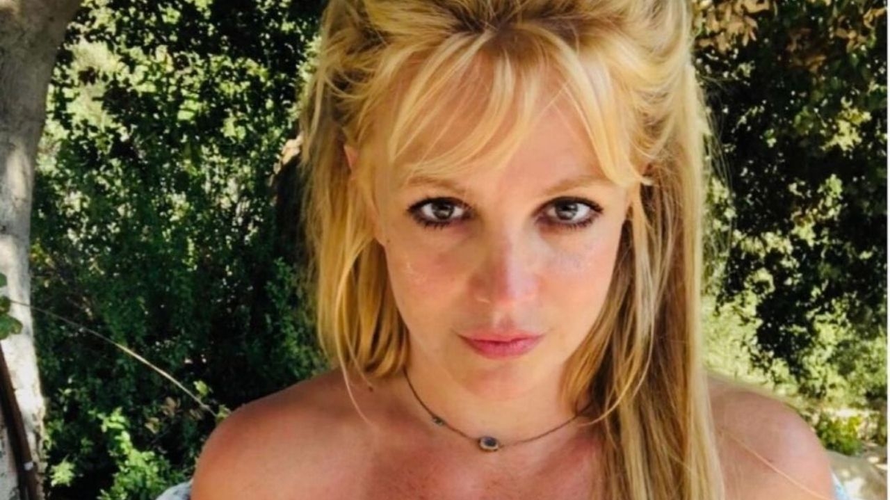 Britney Spears compartilha que fama fez com que se sentisse “à beira de um penhasco” Lorena Bueri