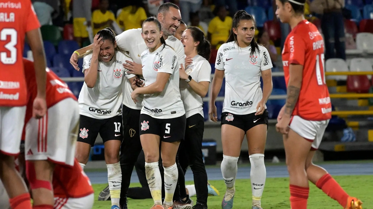 Corinthians bate Inter nos pênaltis e garante Dérbi na final da Libertadores Feminina Lorena Bueri