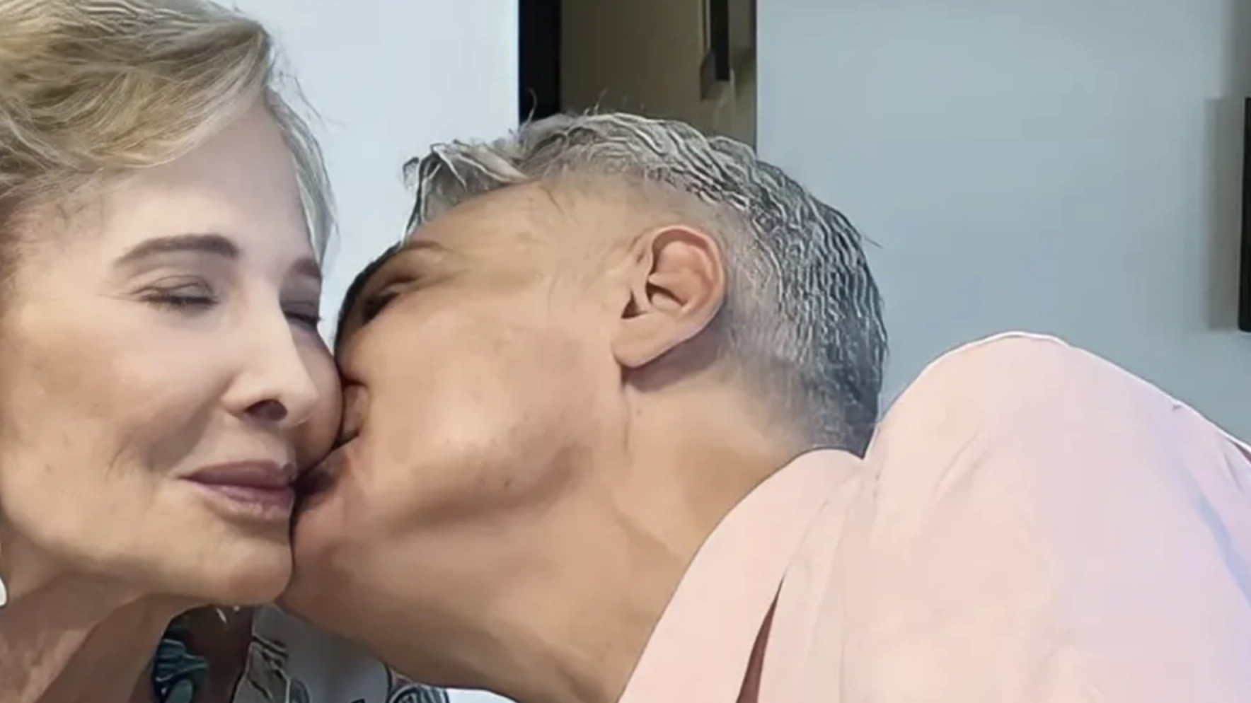 Glória Menezes comemora seu aniversário de 89 anos ao lado do filho Lorena Bueri