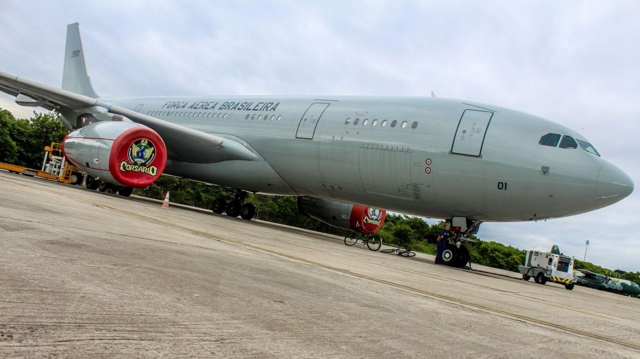 Último avião da 1ª etapa de brasileiros repatriados chega ao Rio de Janeiro Lorena Bueri