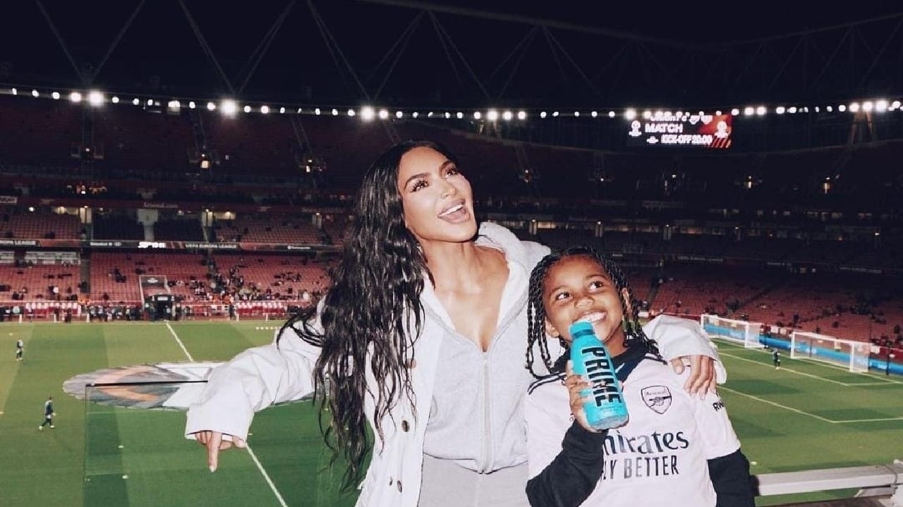 Kim Kardashian leva o filho para ver jogo de futebol e o decepciona 'pior dia' Lorena Bueri