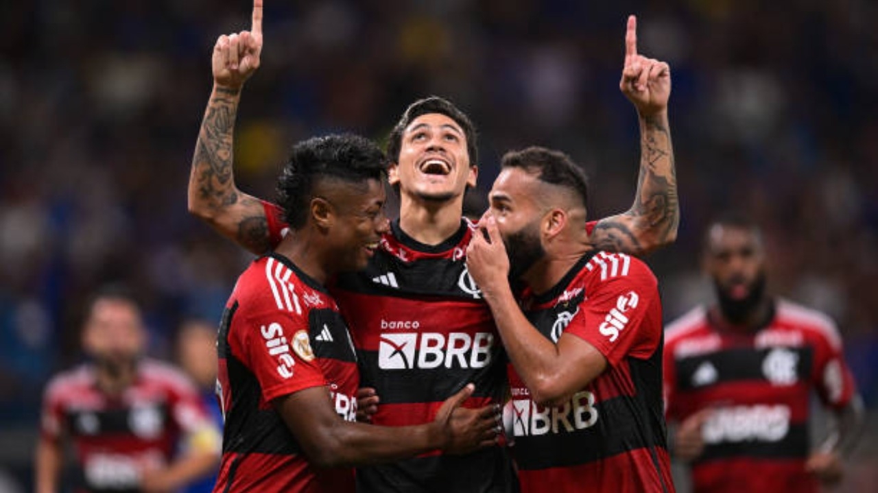 Flamengo vence o Cruzeiro fora de casa na estreia do técnico Tite Lorena Bueri