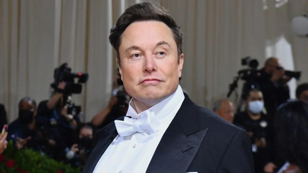 Musk vê redução bilionária após relatório financeiro da Tesla Lorena Bueri