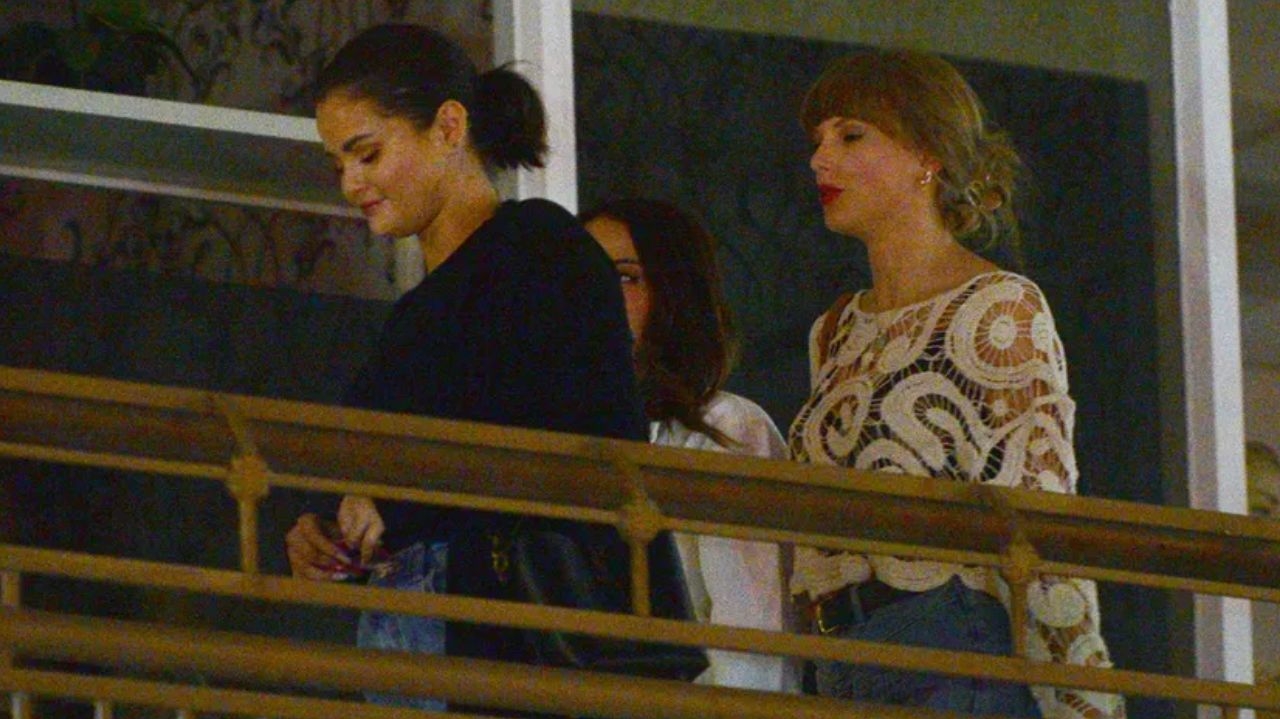 Taylor Swift janta com Selena Gomez usando blusa 'barata' Lorena Bueri