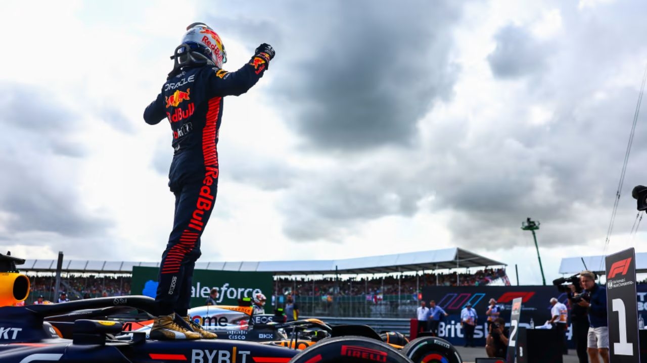 Fórmula 1: Max Verstappen conquista 50ª vitória e Lewis Hamilton retorna ao pódio Lorena Bueri